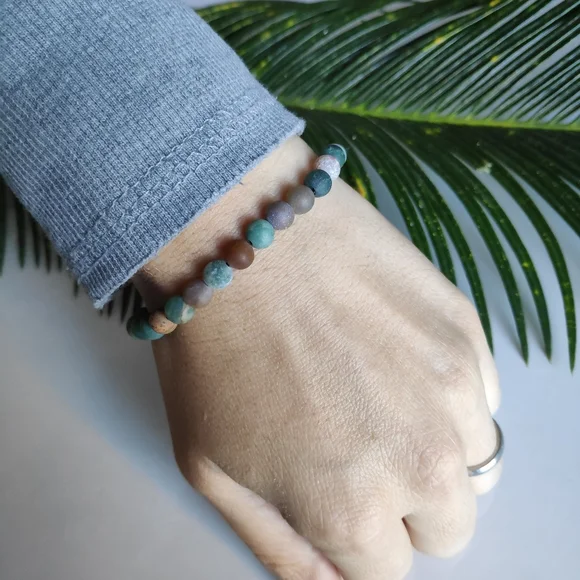 Handmade Natural Stone Bracelet - Picture 3 of 11